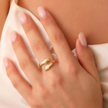 Load image into Gallery viewer, beatiful hand having hug ring
